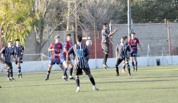 Saavedra es nuevo líder tras un partido con seis expulsiones Saavedra es nuevo líder tras un partido con seis expulsiones