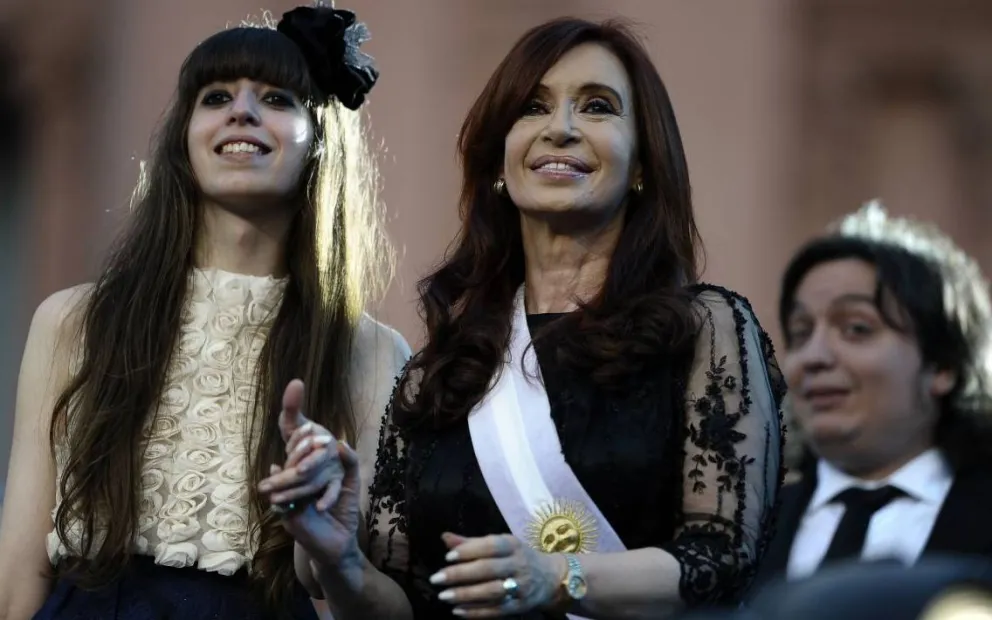 Cristina busca nuevamente evitar el decomiso a sus hijos Florencia y Máximo Kirchner.
