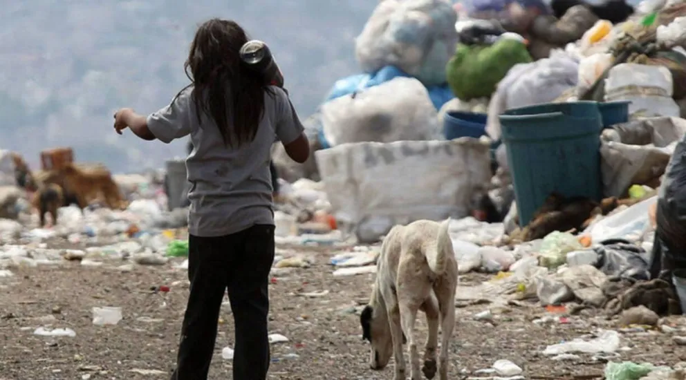 La pobreza infantil bajó a niveles históricos en 2