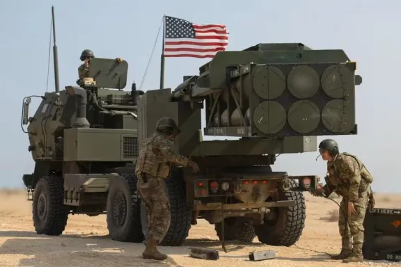 Estados Unidos ejecuta ofensivas contra Irán tras el derribo de un helicóptero militar en el estrecho de Ormuz