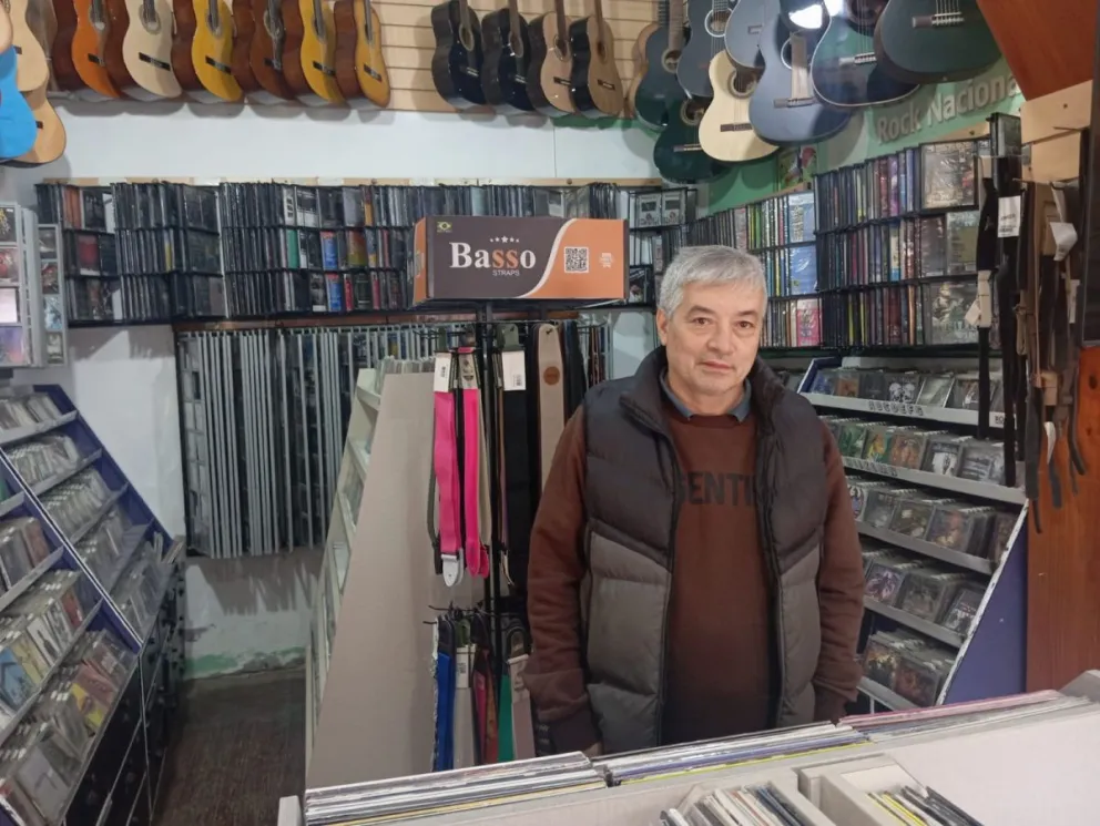 El último refugio de la música real: 50 años de vinilos y resistencia en Comodoro