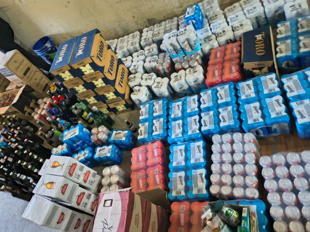 Allanaron un local clandestino de venta de alcohol en Km. 8  y secuestraron una gran cantidad de bebidas