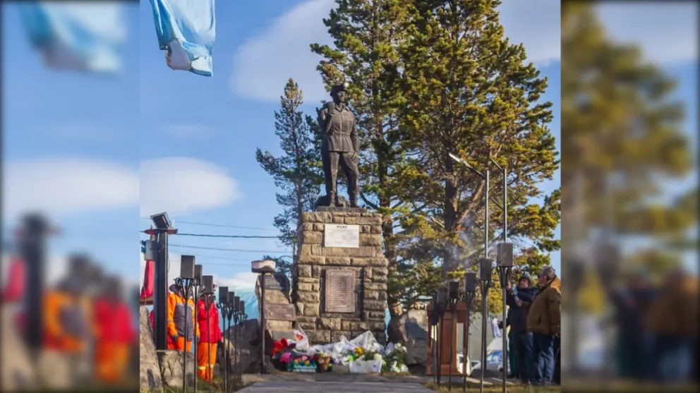 El monumento a los "14 mineros". FOTO: ROMINA ÁBALOS/LA OPINIÓN AUSTRAL