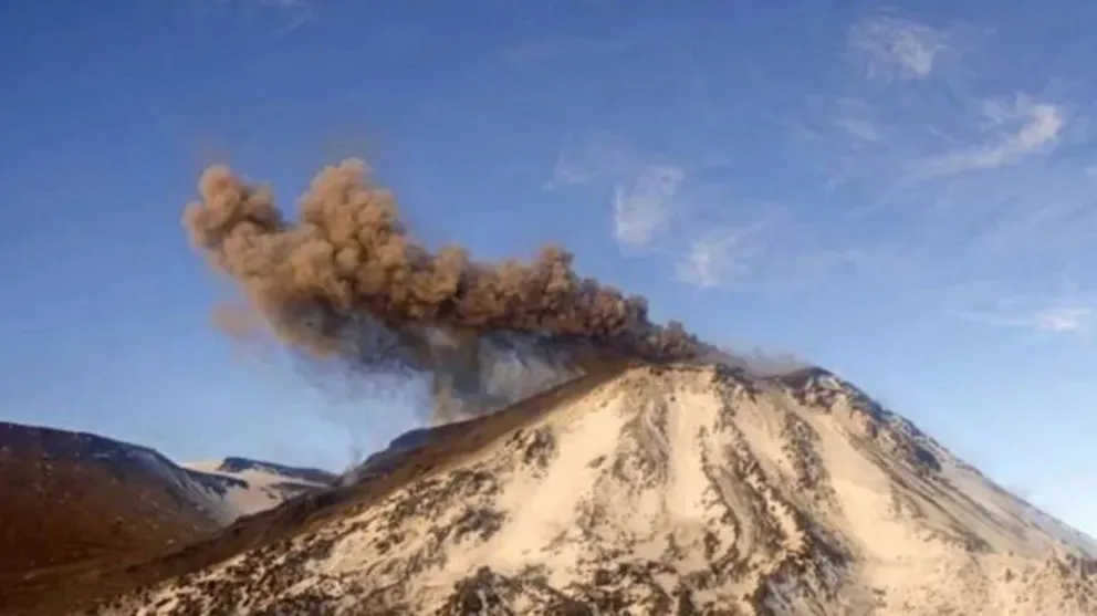 Neuquén: elevan a nivel amarillo la alerta por actividad en el volcán Nevados de Chillán