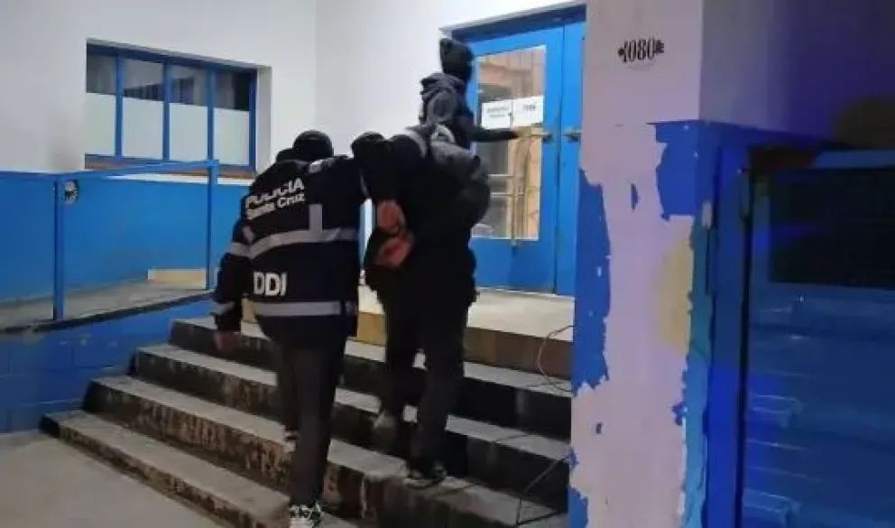 Lo atraparon en la ruta tras robar joyas y dólares de una casa en Puerto Deseado
