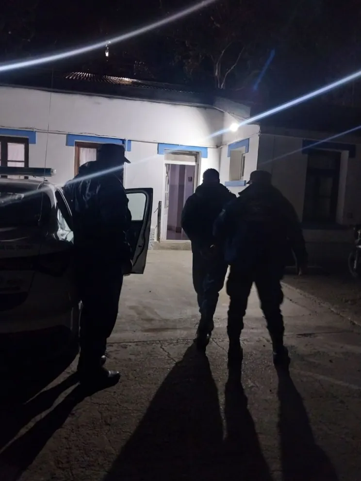 Detuvieron a un hombre por golpear a su pareja: la víctima pedía ayuda cuando llegó la Policía