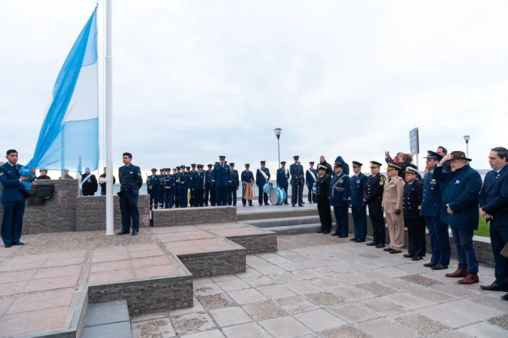 Comodoro conmemoró el Día de la Bandera