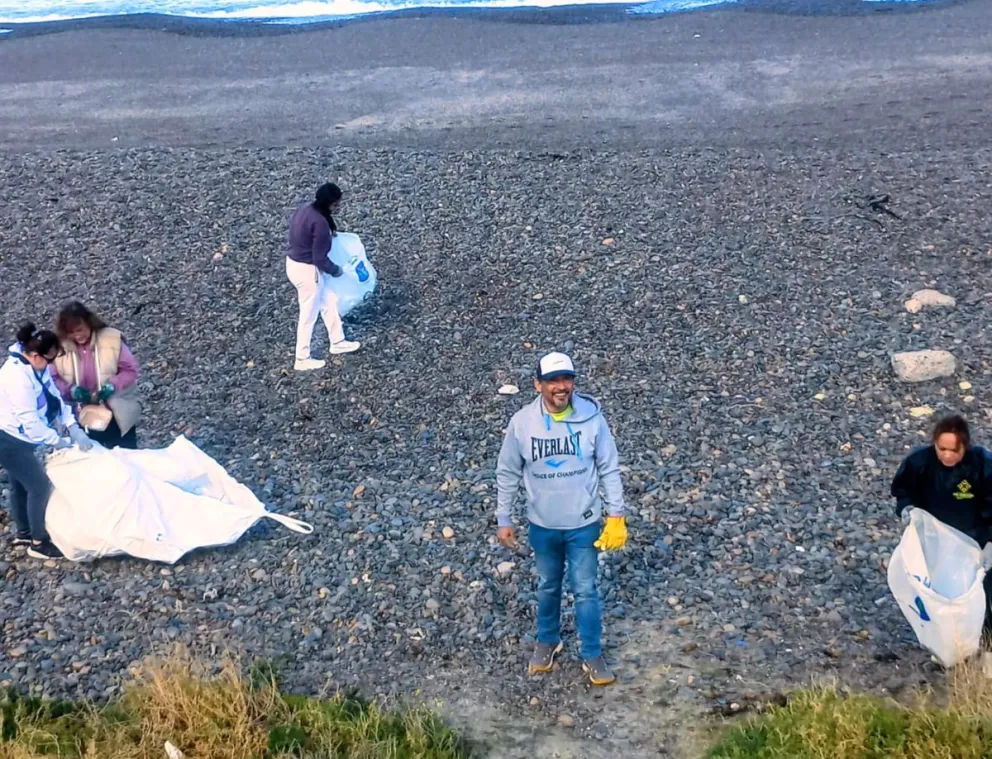 La historia detrás de las limpiezas masivas de playas en Comodoro