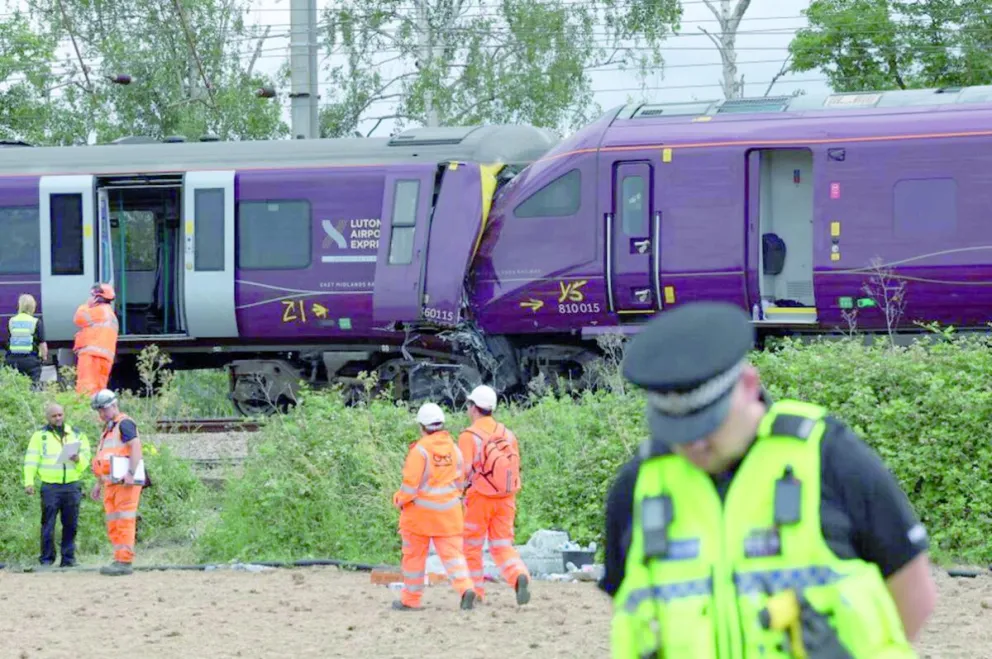 Tragedia ferroviaria en Reino Unido: Nueve personas continúan en estado crítico tras un choque de trenes