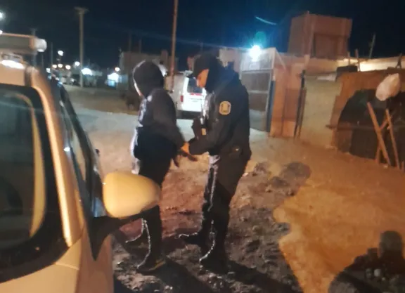 Detuvieron a un joven de 22 años tras intentar apuñalar a su pareja en Kilómetro 8