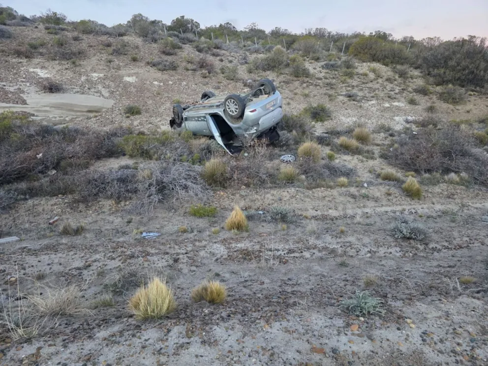 Perdió el control, volcó y sufrió lesiones en la cabeza