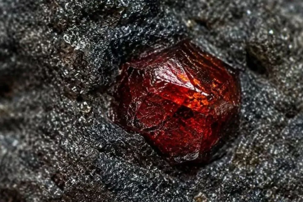 Científicos detectan granate en fragmentos de meteoritos del planeta Marte