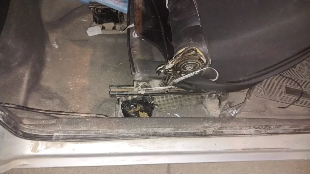 Los frenaron en un control y encontraron marihuana dentro del auto