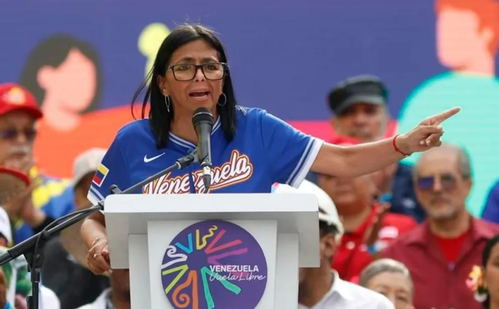 La presidenta encargada de Venezuela, Delcy Rodríguez, afirmó que el país tomó por el camino correcto en la gestión de sus relaciones internacionales y en la búsqueda de estabilidad interna