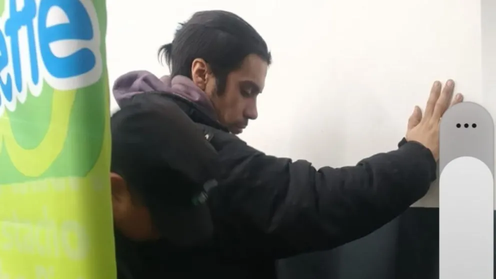 Quiso irse con un fernet bajo la campera y lo descubrieron
