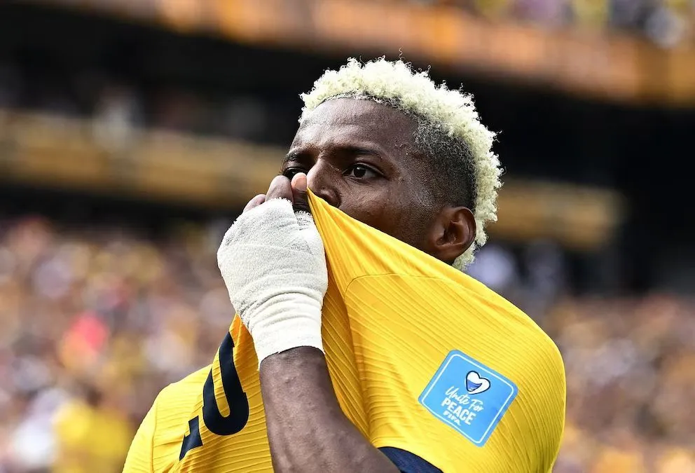 Ecuador vence a Alemania por primera vez y clasifica a dieciseisavos