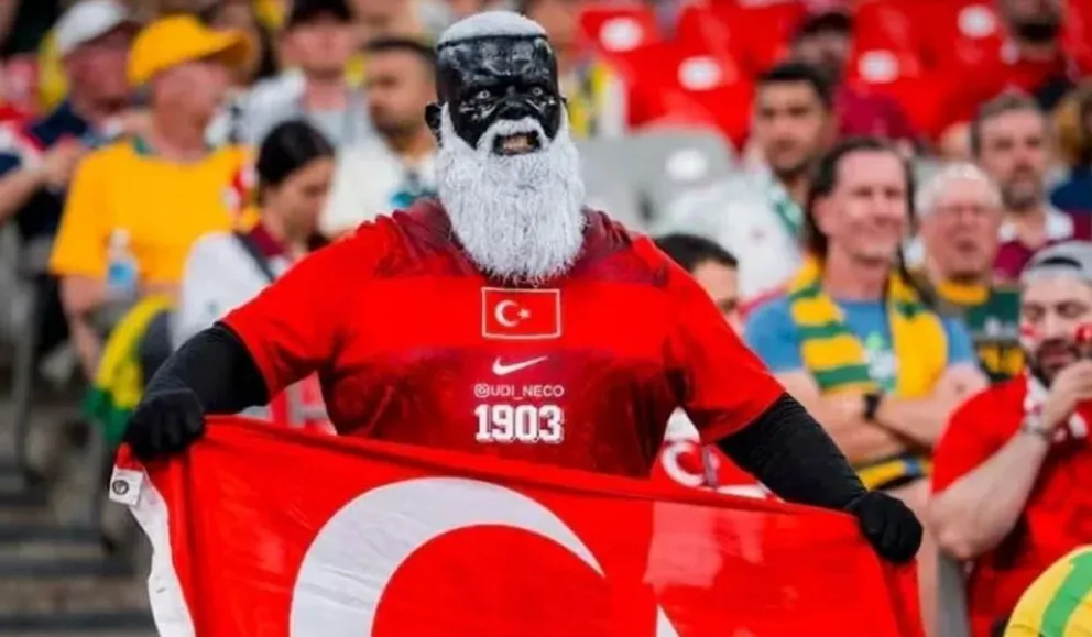 Quién es el hincha de Turquía que deslumbró a todos