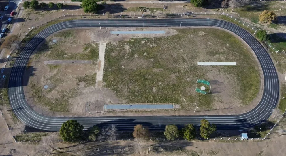 La obra fue ejecutada por la Administración de Vialidad Provincial en tiempo récord y permitió recuperar uno de los espacios deportivos más importantes de la ciudad de Puerto Madryn.