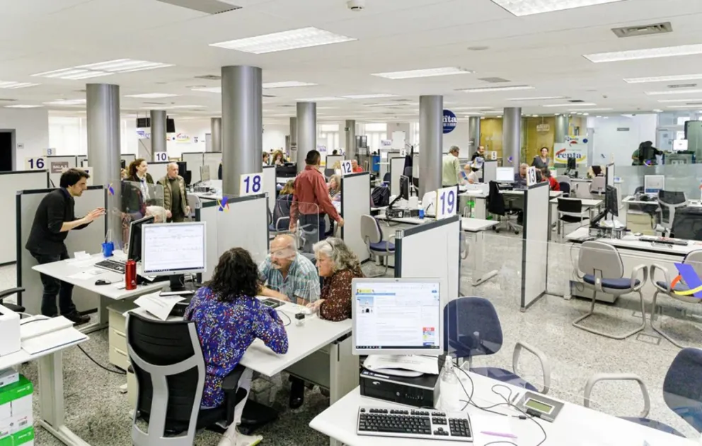 Sueldos y desarrollo profesional: los ejes que definen la movilidad laboral actual