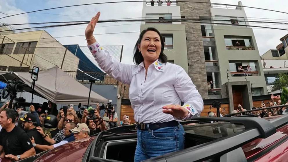 Con el 99,887% del escrutinio, Fujimori tiene el 50,122% de los votos válidos.