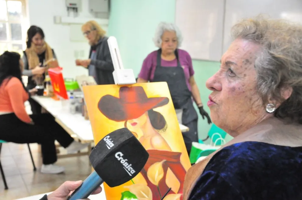 El arte de no quedarse quieta: María de los Dolores Barrientos y la ilusión de pintar a los 88 años