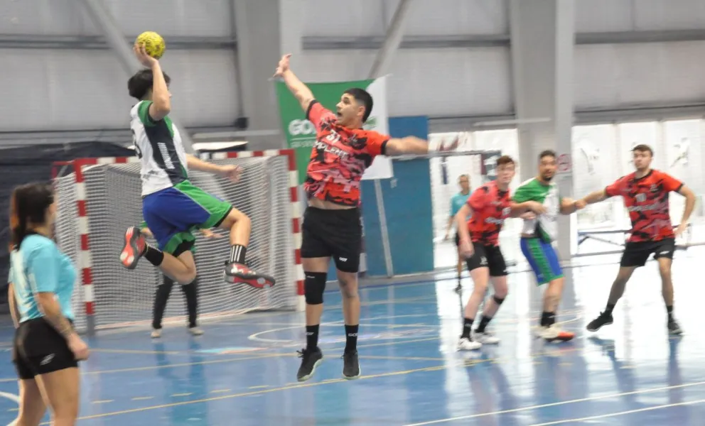 Chubut comenzó con un doble triunfo