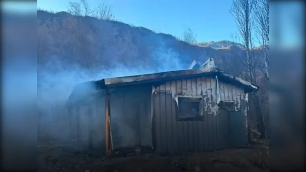 Se incendió una de las viviendas entregadas a familias damnificadas por los incendios forestales en Epuyén
(Fm Paraiso 42)