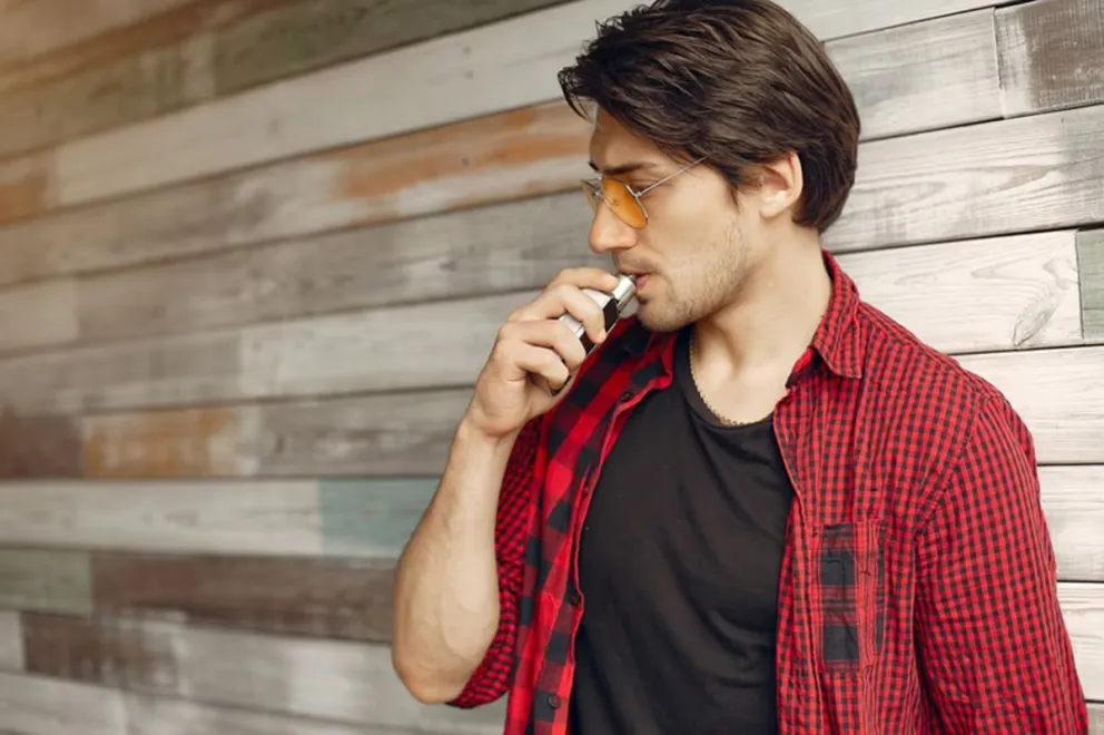 Cigarrillos electrónicos: deberán incluir mensajes sobre riesgos en sus envases