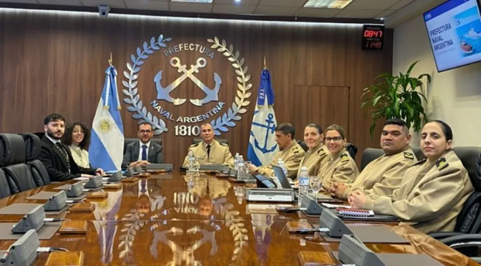 Alianza estratégica en el mar: Prefectura e Interpol unen fuerzas contra la pesca ilegal y el crimen organizado