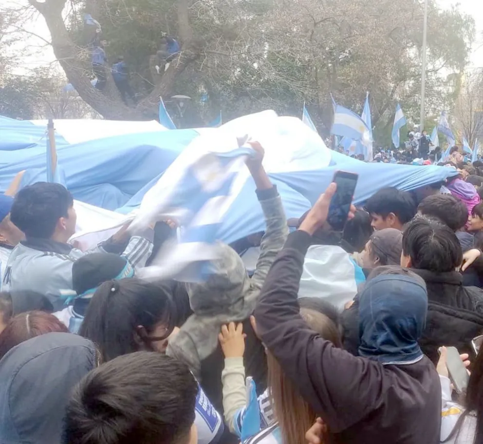 Trelew: un apuñalado, dos chicas cortadas con botellas y un joven salvajemente golpeado durante los festejos