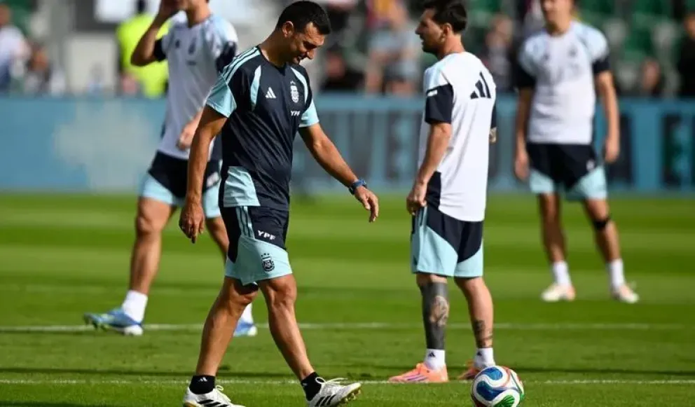 El plantel dirigido por Lionel Scaloni volvió a la ciudad donde concentró durante la fase de grupos.