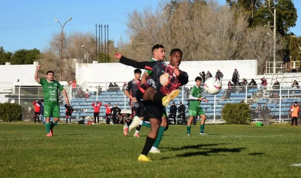 Se movió el marcador entre Huracán y Saavedra. En VIVO