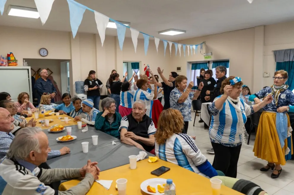 Identidad y tradición: Con peñas, locro y folclore, Comodoro celebró el 9 de Julio en los barrios