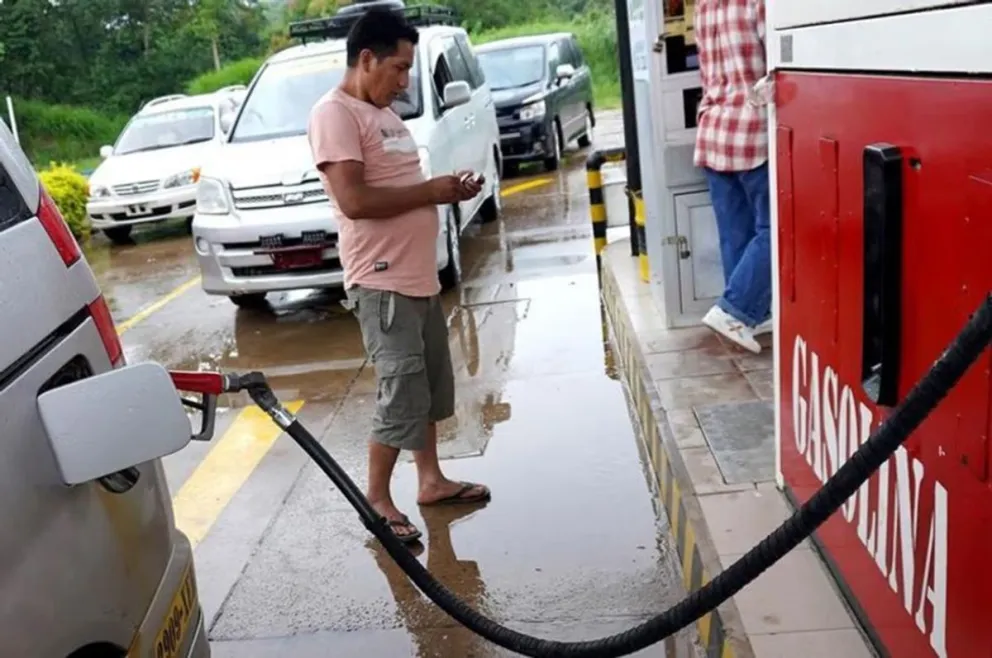 Bolivia congela precios de combustibles por un año antes de ajustar a valores internacionales