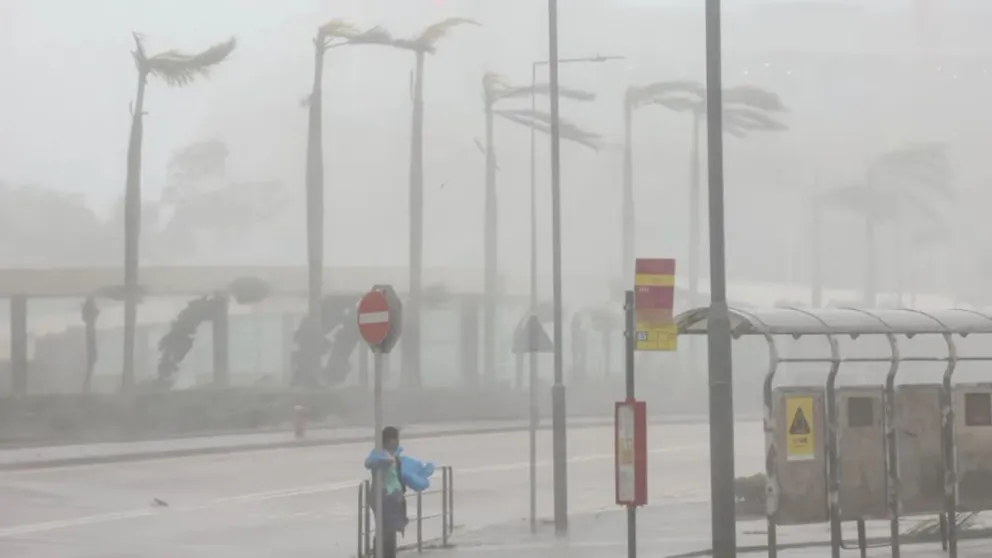 El tifón Bavi golpea Taiwán y obliga a evacuaciones masivas en China