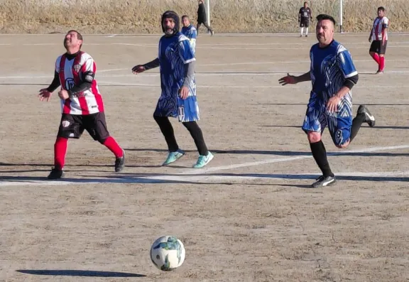 La pelota sigue rodando entre los veteranos