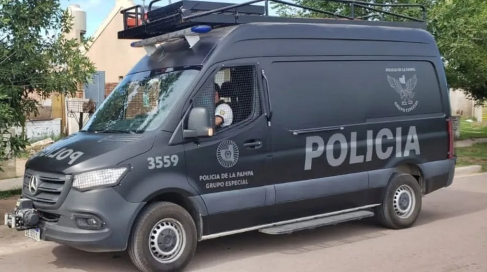 Un hombre encontró una granada mientras ordenaba la habitación de su hijo en La Pampa y la policía desplegó un procedimiento especial para retirarlo de la casa.