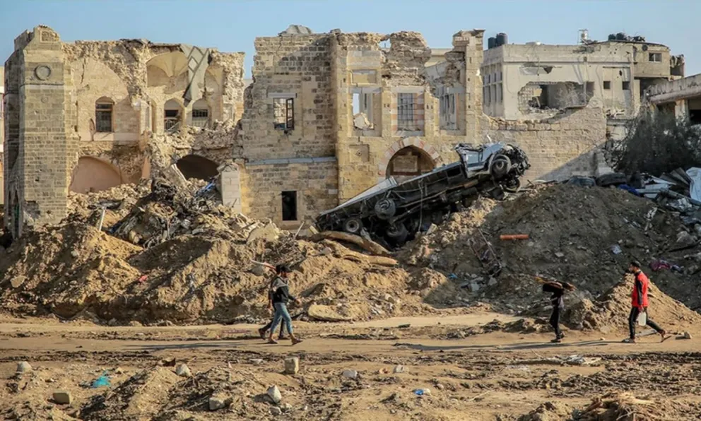 Qasr al-Basha. Este palacio histórico del siglo XIII, emblema de la arquitectura islámica, fue la sede del poder en la región durante los periodos mameluco y otomano. Actualmente albergaba uno de los múltiples museos de Gaza.