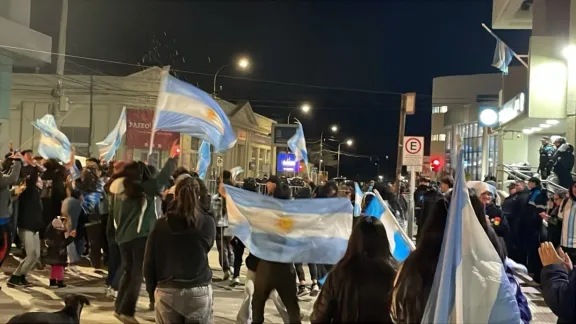 Pese a la derrota el pueblo despidió al mejor del mundo 