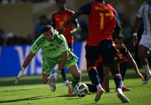 El Dibu Martínez, de lo mejor en la final