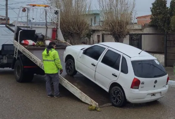 Recuperan un auto robado a mano armada y secuestran un arsenal en un allanamiento