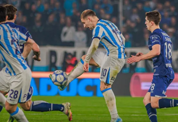 Racing hizo su estreno con un triunfo