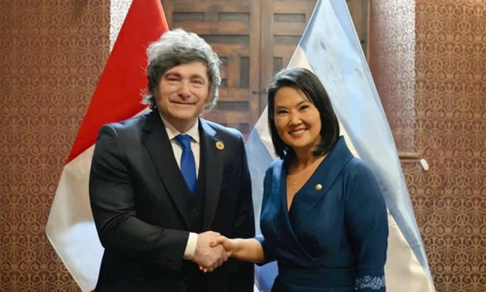 Javier Milei presenció la jura de Keiko Fujimori en Perú.
