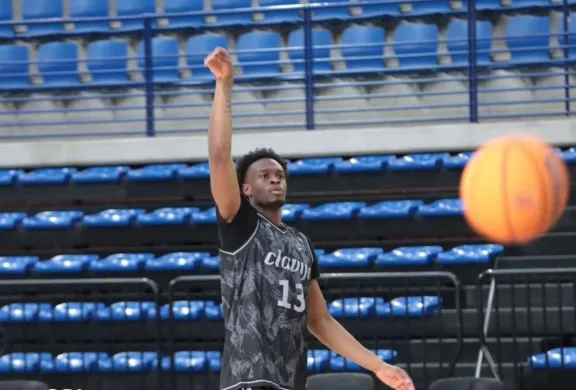 Obi Okafor se suma al campeón Gimnasia