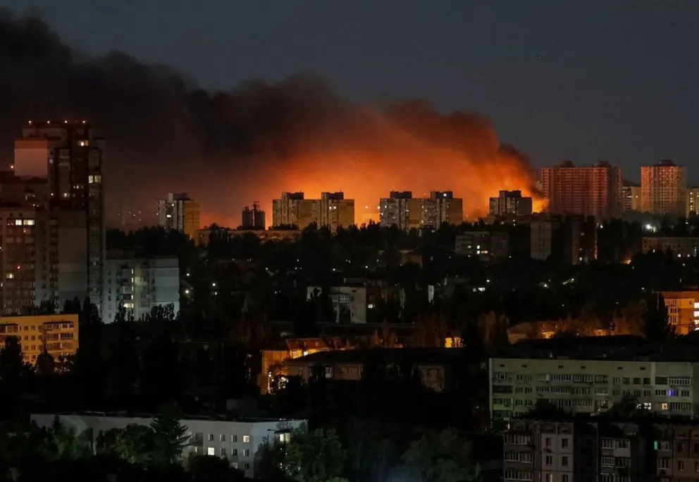 Al menos 8 personas murieron y más de 25 resultaron heridas en Ucrania tras una nueva serie de ataques rusos durante la noche del miércoles y la madrugada de este jueves
