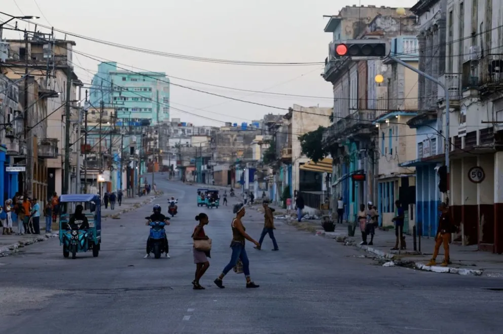 La crisis humanitaria en Cuba obligó al gobierno isleño a flexibilizar normas que por décadas mantuvieron bajo control estatal el comercio y las importaciones.