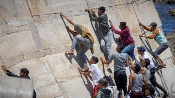 Crisis migratoria en Ceuta: 34 fallecidos y 60.000 ingresos irregulares