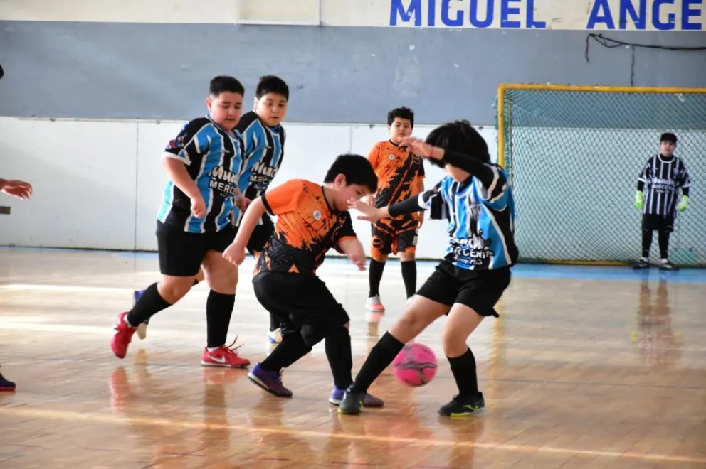 El fin de semana, volvió a rodar la pelota en la Liga Municipal de Fútbol Infantil.