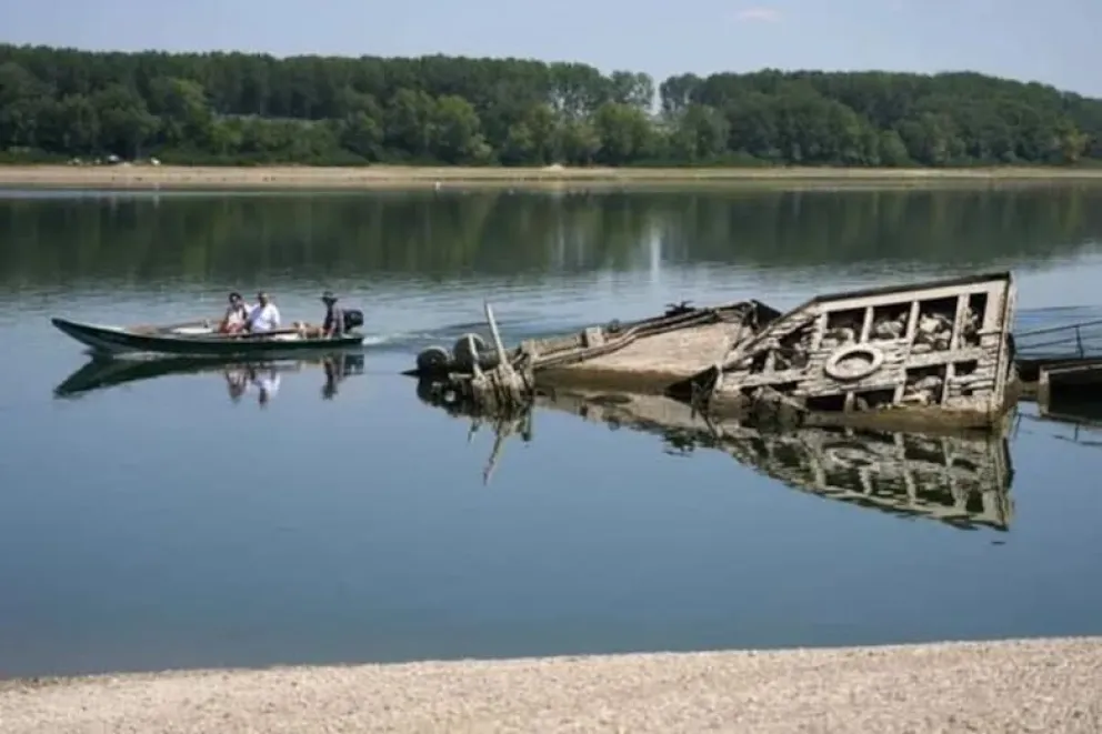 El retroceso de las aguas del río Danubio reveló los cascos y mástiles de la Flota del Mar Negro alemana