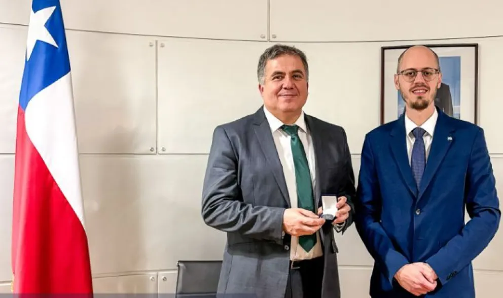 Director subrogante de la UAF de Chile, Marcelo Contreras Rojas, junto al presidente de la UIF, Matías Alvarez.